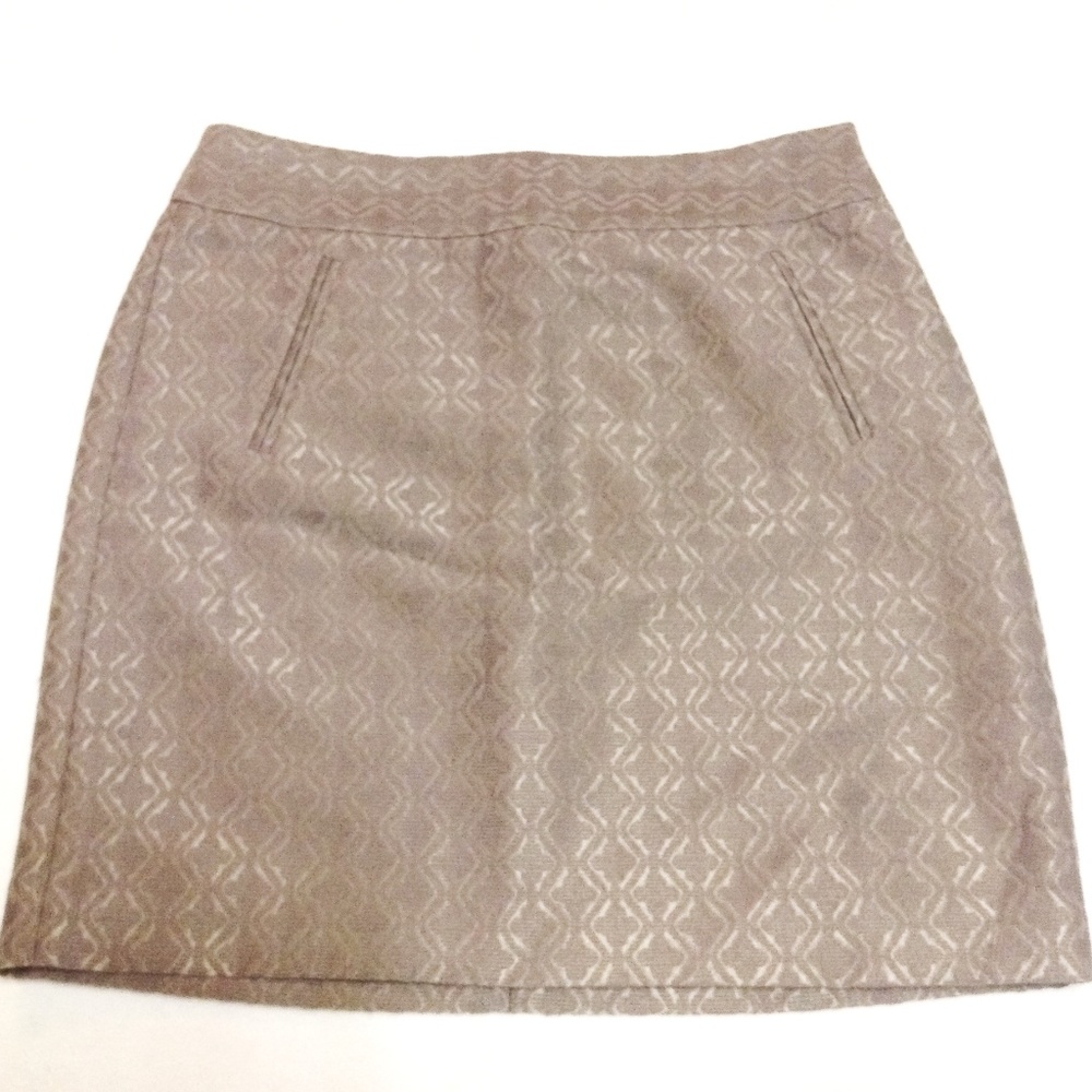 Ann Taylor LOFT tan quatrefoil print pencil skirt